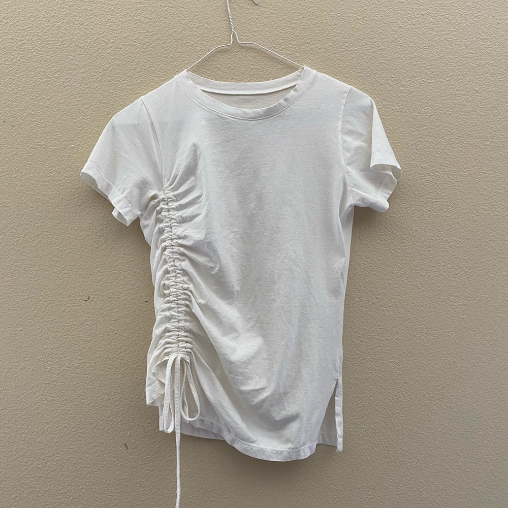 White ruched drawstring tee ✨